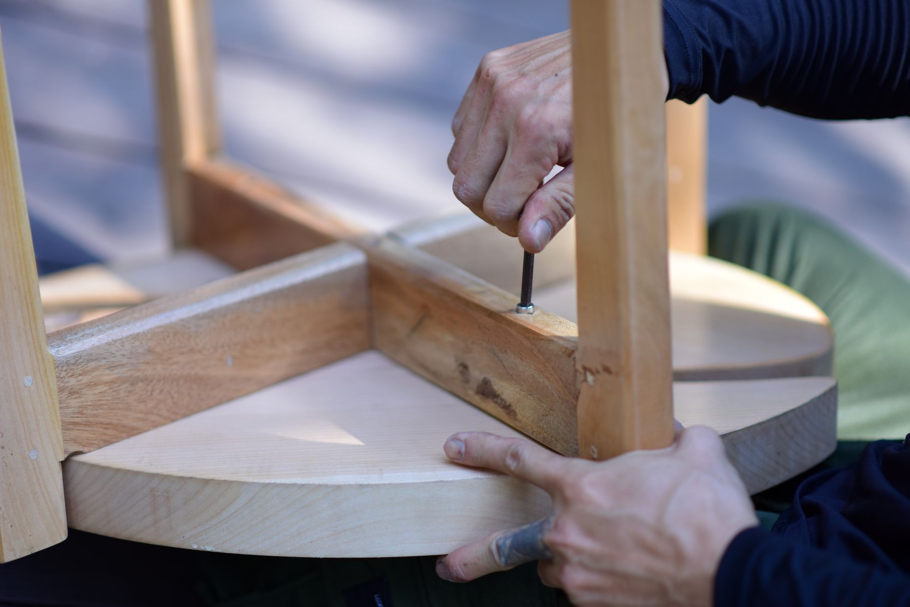 Sorgfältige Montagearbeit im Detail