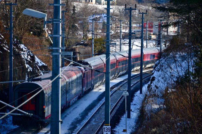 Railjet bei Pörtschach in Kärnten
